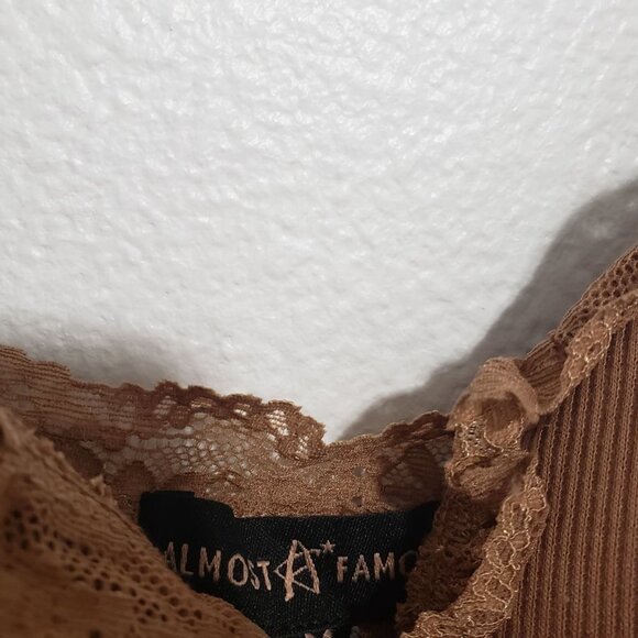 NWT Forever 21 Almost Famous Lace Trim Padded Cami in Cocoa Brown - Size Large - Picture 5 of 8